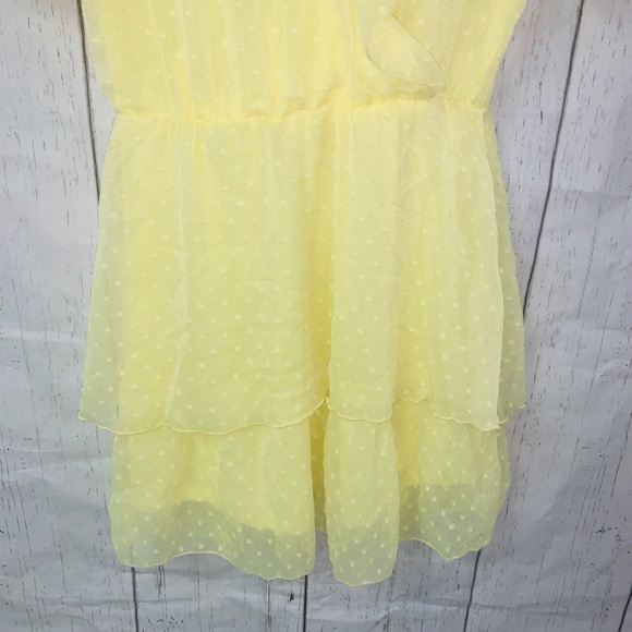 🔥HOT🔥 H&M TIERED YELLOW CLIP DOT MINI DRESS V NECK SHORT SLEEVE SIZE SMALL - Picture 3 of 5